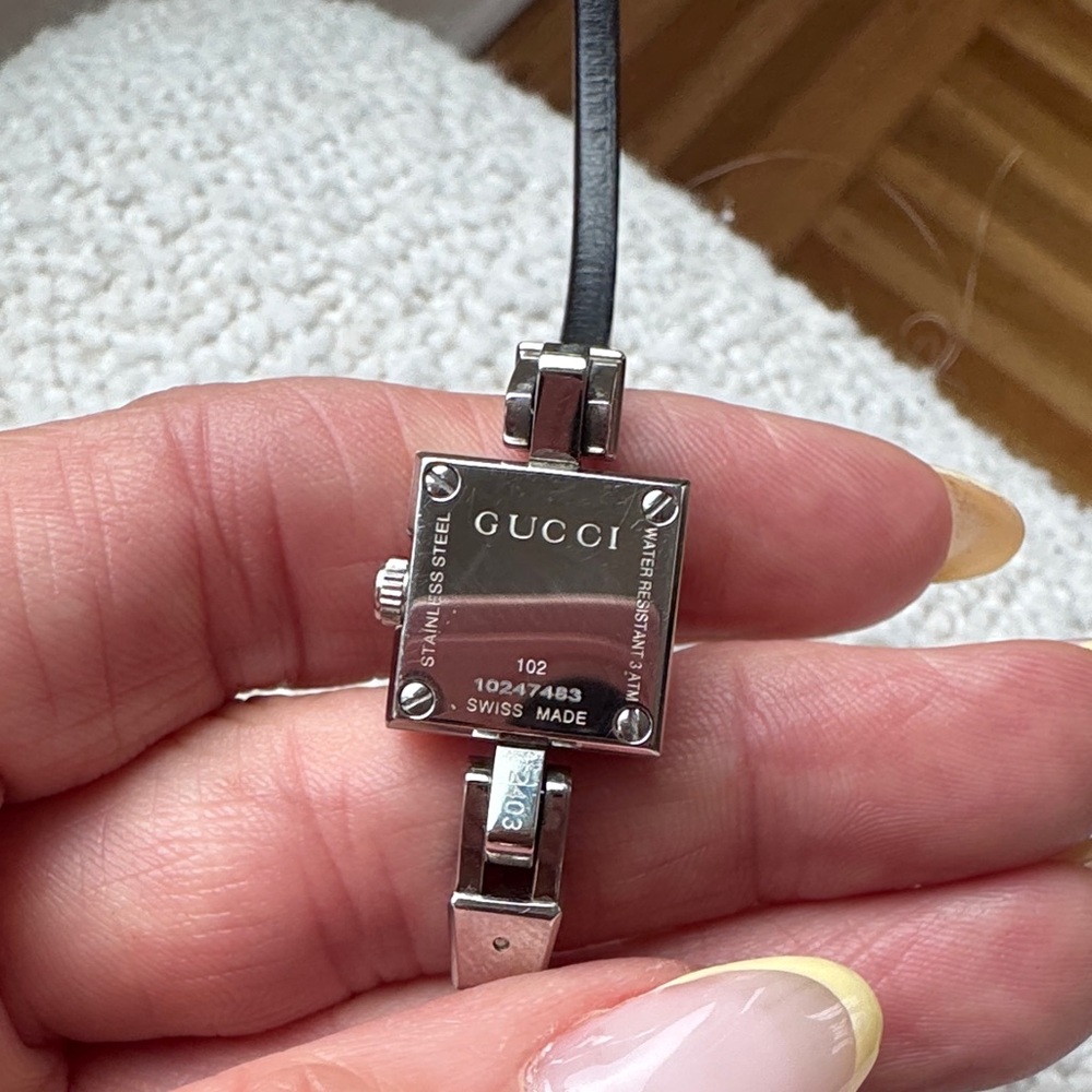 Gucci Black and Silver Square Face Watch - Picture 2 of 7